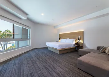 Hotel Mai Downtown Long Beach hotel thumbnail 7