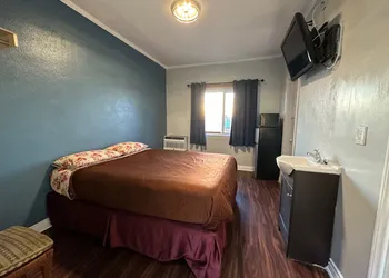 Unity Hotel - No Parking & Rooms Are Upstairs hotel thumbnail 3