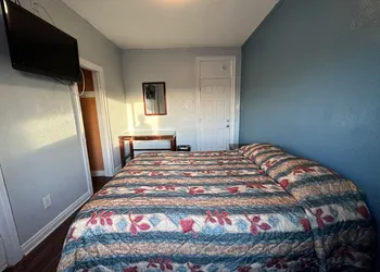 Unity Hotel - No Parking & Rooms Are Upstairs hotel thumbnail 8