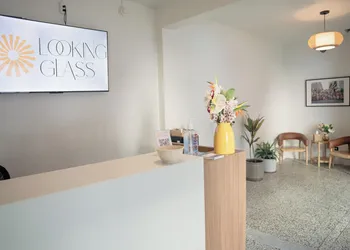 The Looking Glass Hotel hotel thumbnail 3