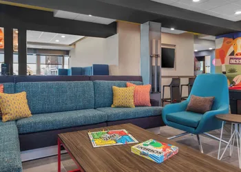 Tru By Hilton Janesville hotel thumbnail 3