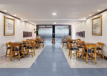 Howard Johnson by Wyndham Toluca hotel thumbnail 4
