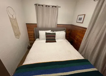 Three Pines Cabins Lodge hotel thumbnail 3