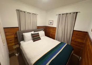 Three Pines Cabins Lodge hotel thumbnail 4