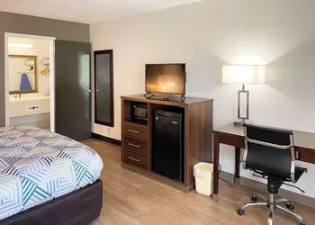 Motel 6 Opelika, AL hotel thumbnail 3