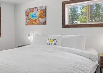 The Lazy Duck Inn hotel thumbnail 3