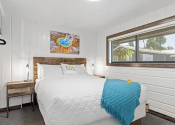The Lazy Duck Inn hotel thumbnail 5
