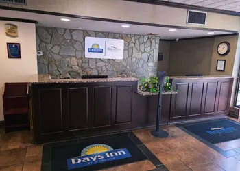 Days Inn By Wyndham Culpeper hotel thumbnail 2