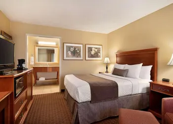 Days Inn By Wyndham Culpeper hotel thumbnail 4