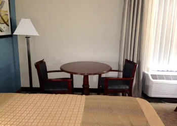 Days Inn by Wyndham Englewood Dayton Airport hotel thumbnail 4