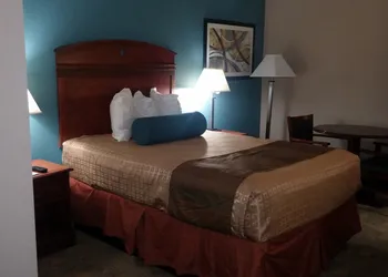 Days Inn by Wyndham Englewood Dayton Airport hotel thumbnail 5