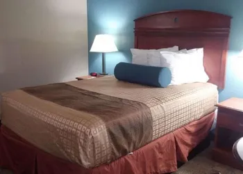 Days Inn by Wyndham Englewood Dayton Airport hotel thumbnail 6
