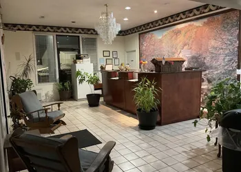 Covered Bridge Inn & Suites hotel thumbnail 3