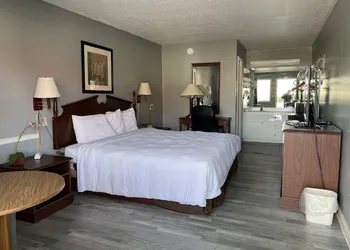 Covered Bridge Inn & Suites hotel thumbnail 4