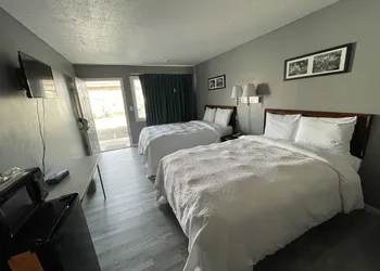 Covered Bridge Inn & Suites hotel thumbnail 7