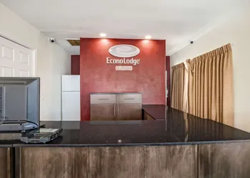 Econo Lodge Needles hotel thumbnail 3