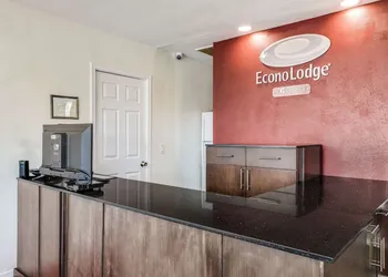 Econo Lodge Needles hotel thumbnail 4