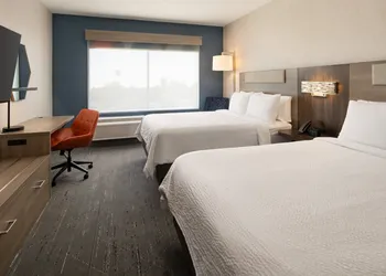 Holiday Inn Express & Suites Fresno Airport by IHG hotel thumbnail 3