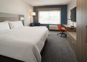 Holiday Inn Express & Suites Fresno Airport by IHG hotel thumbnail 5