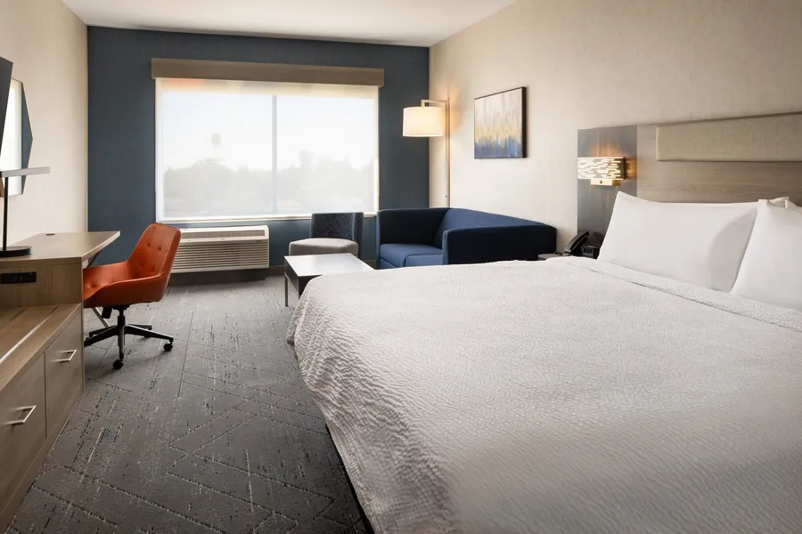 Holiday Inn Express & Suites Fresno Airport by IHG hotel detail image 6