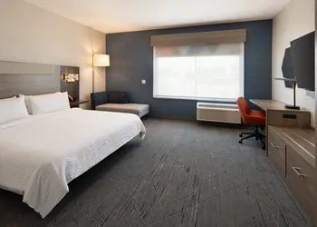 Holiday Inn Express & Suites Fresno Airport by IHG hotel thumbnail 7