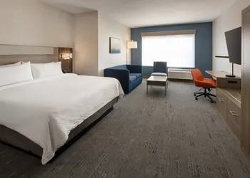 Holiday Inn Express & Suites Fresno Airport by IHG hotel thumbnail 8