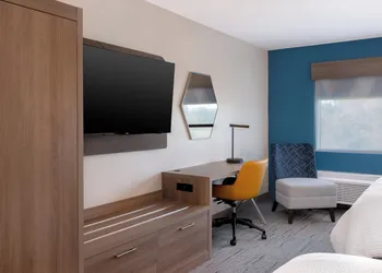 Holiday Inn Express and Suites Alton St Louis Area by IHG hotel thumbnail 7