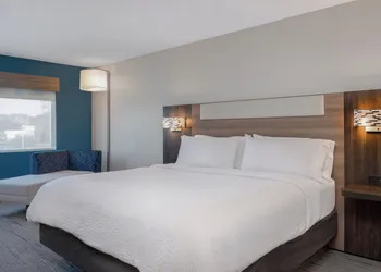 Holiday Inn Express and Suites Alton St Louis Area by IHG hotel thumbnail 8