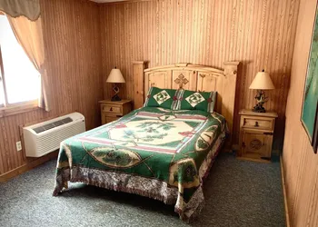 Benzonia Rustic Resort hotel thumbnail 2