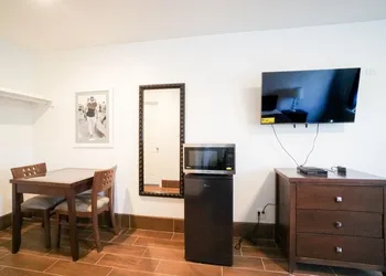 Signal Hill Motel hotel thumbnail 3