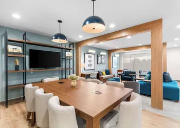 Everhome Suites Lexington - Horse Park hotel thumbnail 4