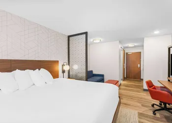 Everhome Suites Lexington - Horse Park hotel thumbnail 8
