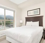 Harrison Hot Springs hotel detail image 3