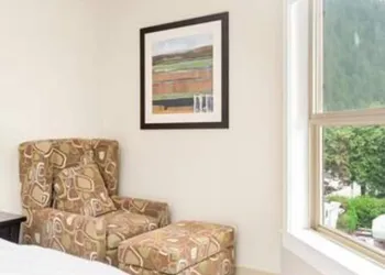 Harrison Hot Springs hotel thumbnail 4
