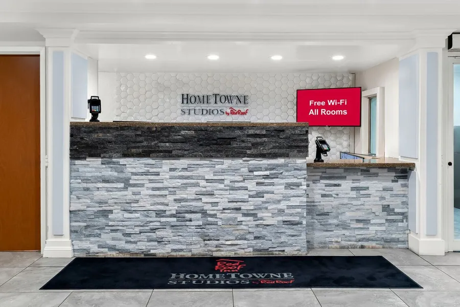 HomeTowne Studios by Red Roof Auburn Hills hotel detail image 2