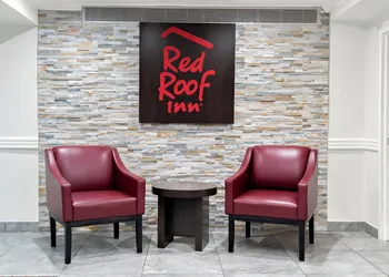 HomeTowne Studios by Red Roof Auburn Hills hotel thumbnail 7