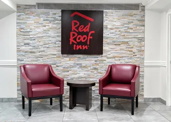 HomeTowne Studios by Red Roof Auburn Hills hotel thumbnail 7