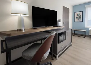 Holiday Inn Hotel and Suites Richmond West End by IHG hotel thumbnail 5