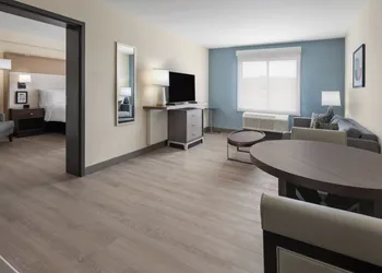 Holiday Inn Hotel and Suites Richmond West End by IHG hotel thumbnail 6