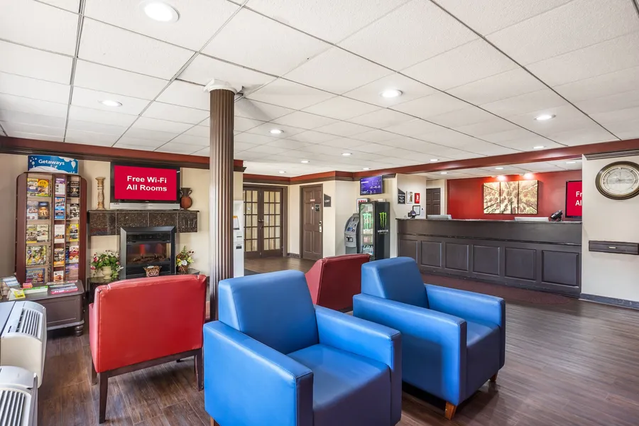 HomeTowne Studios by Red Roof Lancaster hotel detail image 2