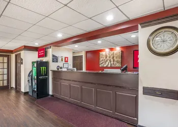 HomeTowne Studios by Red Roof Lancaster hotel thumbnail 4