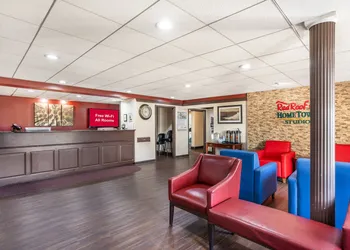 HomeTowne Studios by Red Roof Lancaster hotel thumbnail 5