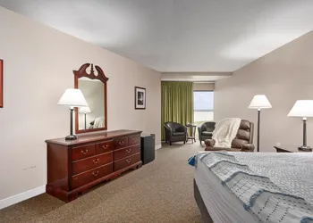 Fantastic Suite With King Bed and Beautiful Bay View! hotel thumbnail 4