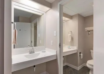 Fantastic Suite With King Bed and Beautiful Bay View! hotel thumbnail 7