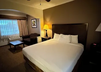 Days Inn by Wyndham Navasota hotel thumbnail 3