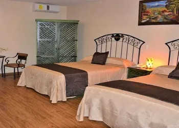 Línea Divisoria hotel thumbnail 5