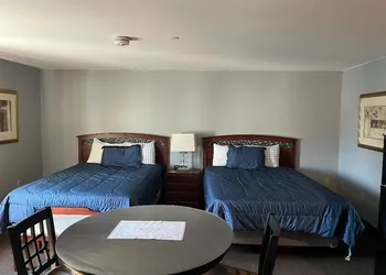Gamble Farm Inn and Suites hotel thumbnail 4