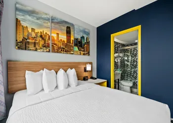 Days Inn by Wyndham New York Chinatown hotel thumbnail 5