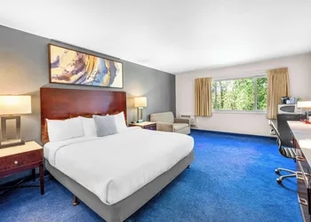 Quality Inn & Suites Jackson hotel thumbnail 4