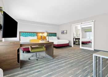 Hampton Inn & Suites Chicago Medical District UIC hotel thumbnail 8